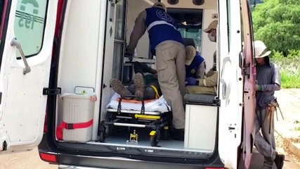 Homem sofre queda de três metros após se desequilibrar em construção