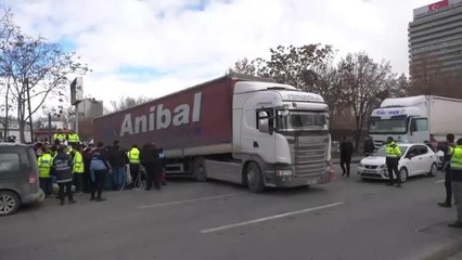 Ankara Büyükşehir Belediyesi'nden Deprem Bölgesine 500 Adet Yardım Tır'ı