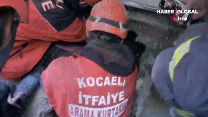 Enkazdan çıkarılan minik Fatma'nın ilk cümlesi "Annem babam" oldu