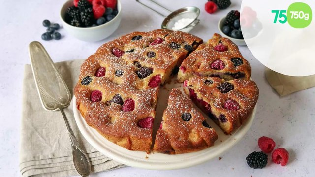 Gâteau moelleux aux fruits rouges (sans gluten, sans lactose)