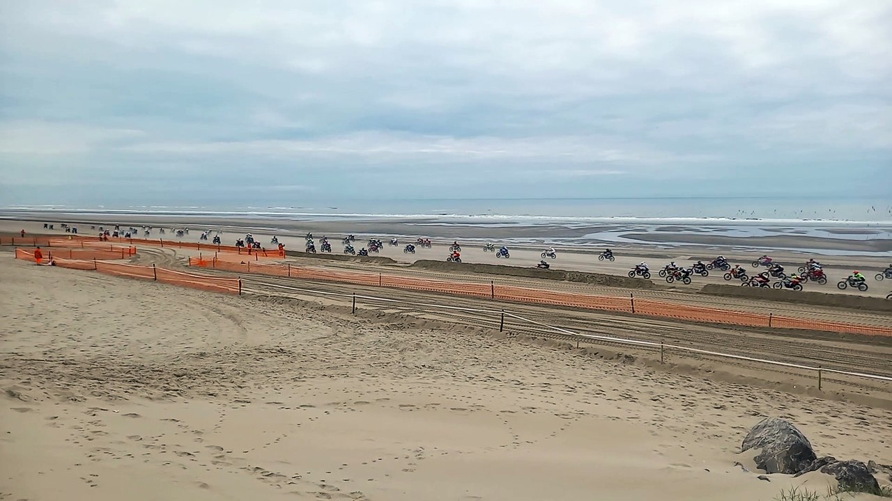 Départ de la première vague de l'Enduropale , 04/02/2023_14:15