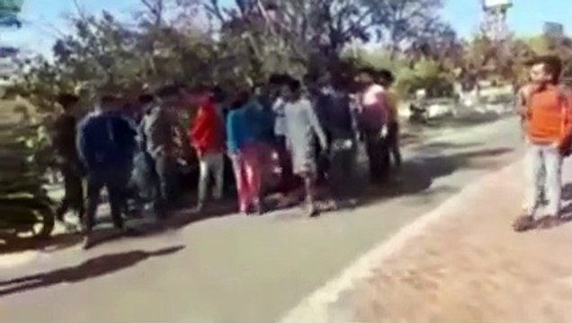 Troubled by the molestation, student beat the miscreant with slipper