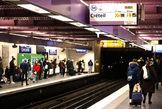 Retards des métros et RER : tous les abonnés Navigo vont recevoir au moins 37,60 euros de dédommagement