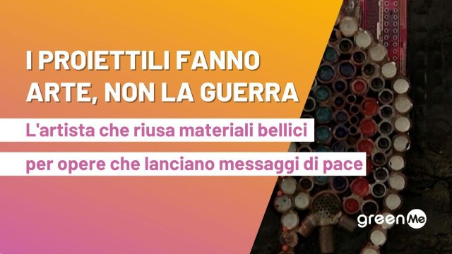I proiettili fanno arte, non la guerra. L'artista che riusa materiali bellici per opere che lanciano messaggi di pace