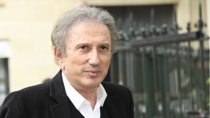 GALA VIDÉO - Michel Drucker hospitalisé : la preuve que “tout va bien”