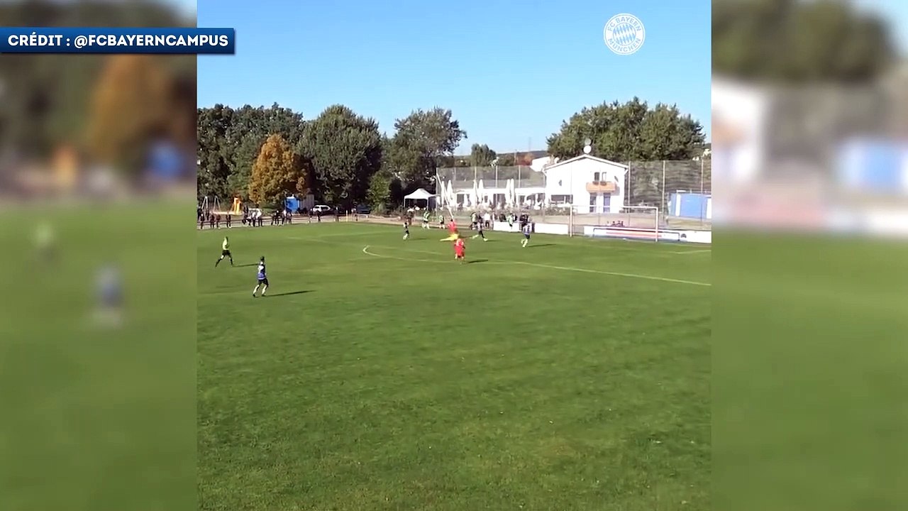 Le but plein de sang-froid d'Adam Aznou avec les U17 du Bayern Munich