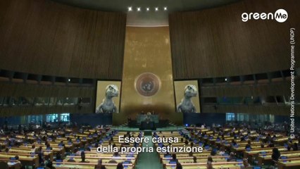 Un dinosauro irrompe nel quartiere generale dell’Onu per lanciare un appello all’umanità