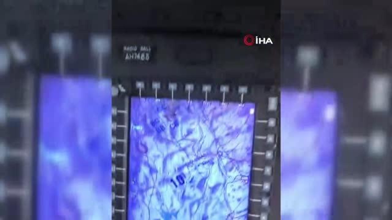 Hava Kuvvetlerine ait uçaklar yardım sortilerine hız kesmeden devam ediyor ve depremzedeleri tahliye ediyor