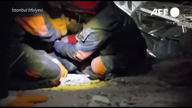 Rescatan bebé de 7 meses que estuvo entre los escombros casi 70 horas en Turquía