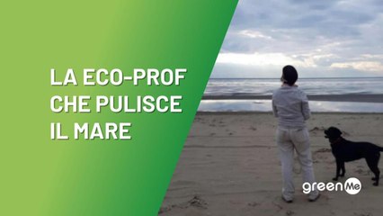 La eco-prof che pulisce il mare