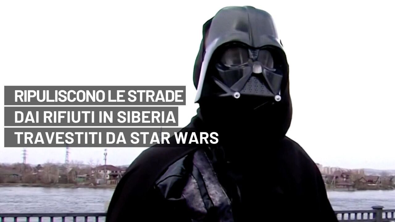 Ripuliscono le strade dai rifiuti in Siberia vestiti da Star Wars