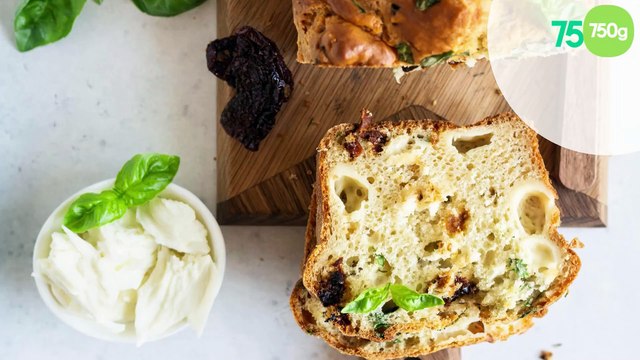 Cake salé ricotta, mozzarella et tomates séchées