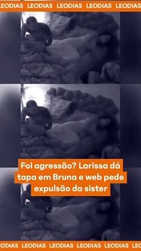 O que seria um momento de descontração entre Larissa e Bruna no BBB23, tornou-se motivo para pedido de expulsão nas redes sociais após Larissa dar um tapa no braço da atriz. Os internautas apontaram que o ato configura agressão e colocaram o nome de Laris