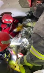 Enkaz altında yaşam mücadelesi veriyordu, 89 saat sonra kurtarıldı