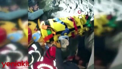 89 saat sonra bir mucize daha! 9 yaşındaki küçük kız tekbirlerle enkazdan çıkarıldı