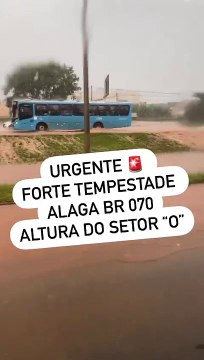 Forte chuva cai em Águas Lindas na tarde desta quinta- feira e ocasiona em alagamento na BR - 070