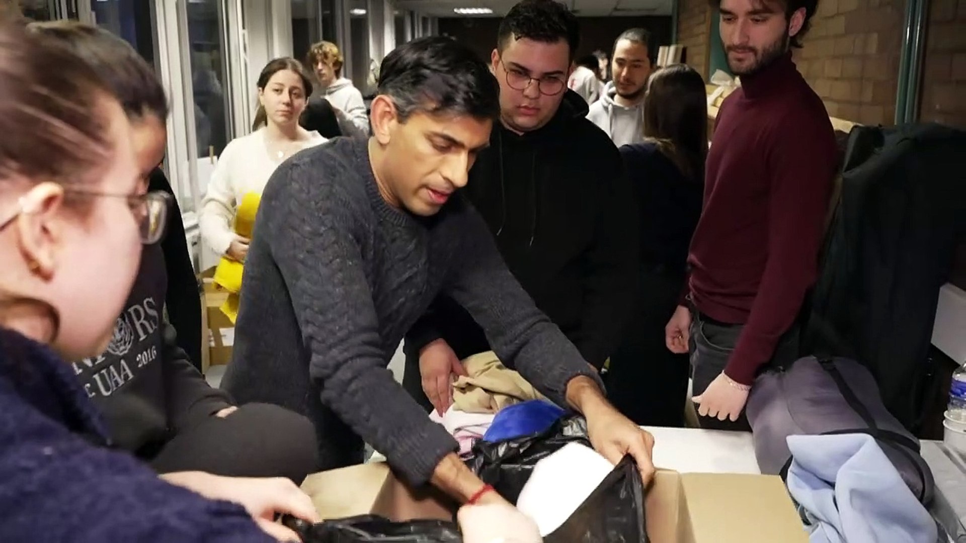 Rishi Sunak joins volunteers at earthquake donation centre - video  Dailymotion