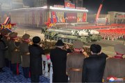 Durant sa grande parade militaire, la Corée du Nord dévoile une quantité record de missiles