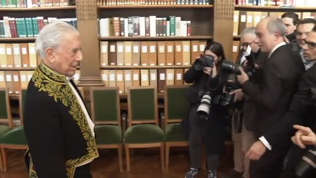 Mario Vargas Llosa se convierte en un 'efímero inmortal' de la Academia francesa