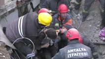 Kahramanmaraş'ta İki Çocuk Depremin 4'üncü Gününde  Enkaz Altından Kurtarıldı