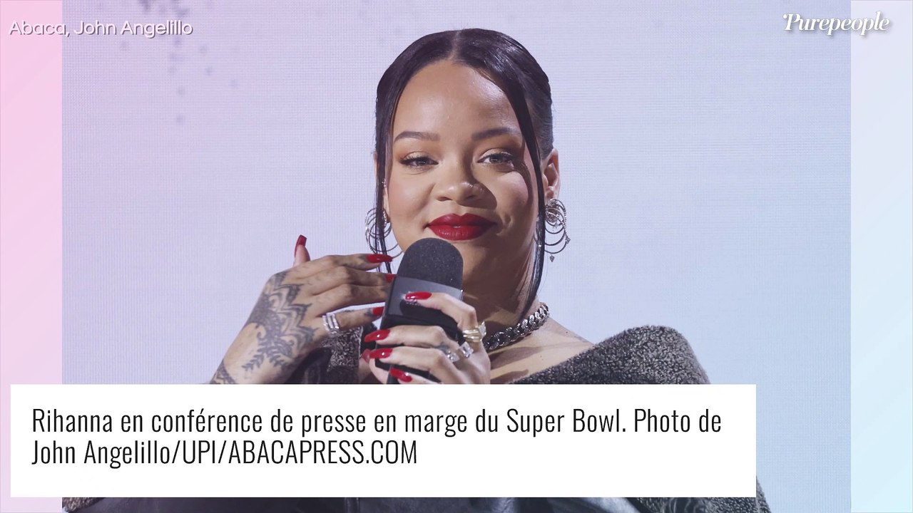 Rihanna : Veste en fourrure et jupe serpent, look sexy et original en marge du Super Bowl, le ton est donné