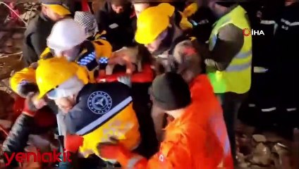 87 saat sonra mucize! 13 yaşındaki kız çocuğu enkazdan böyle kurtarıldı