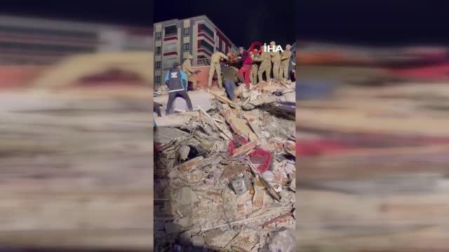 MSB, Gaziantep'te görev yapan 54'üncü Mekanize Piyade Tugay Komutanlığı personelimizin çalışmaları sonucunda bir vatandaşımız daha enkazdan sağ...