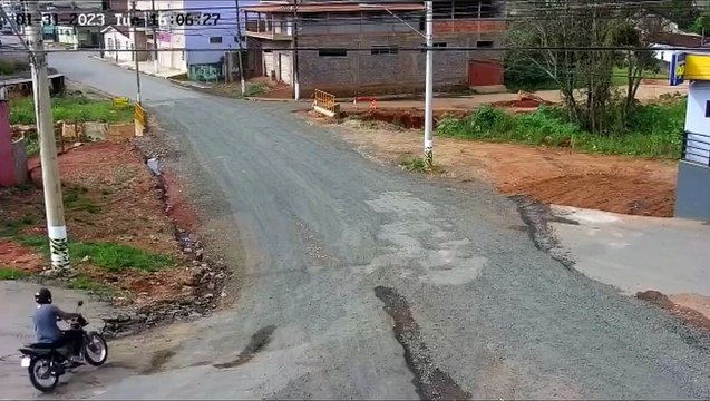 Quand la Police gère mal les virages pendant une course poursuite... raté