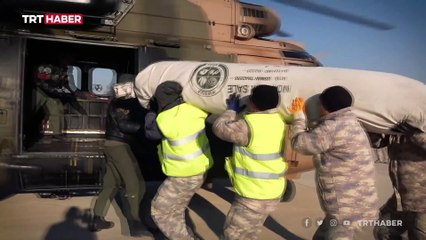 Mehmetçik, helikopterle köylere çadır ulaştırdı