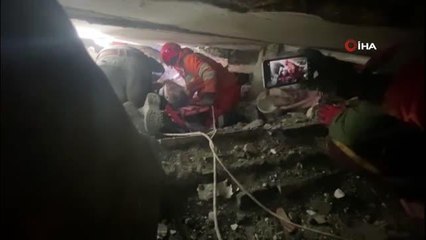 Hatay'da 89 saat sonra enkazdan canlı çıkarıldı