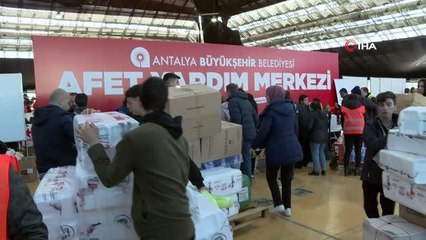 8 yaşındaki kardeşler, bisiklet parası biriktirdikleri kumbarasını depremzedelere bağışladı