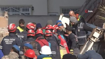 3 kişi depremin 84. saatinde enkazdan çıkartıldı