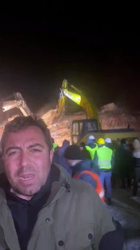 Elbistan'da arama kurtarma çalışmaları tamamlanmıştır diyen AKP'li belediye başkanına deprem bölgesinden yanıt: Çalışmalar devam ediyor, kendisi burada yok!