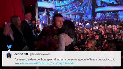 Sanremo 2023, Lazza scende in platea e porta i fiori alla mamma: il gesto commuove i social