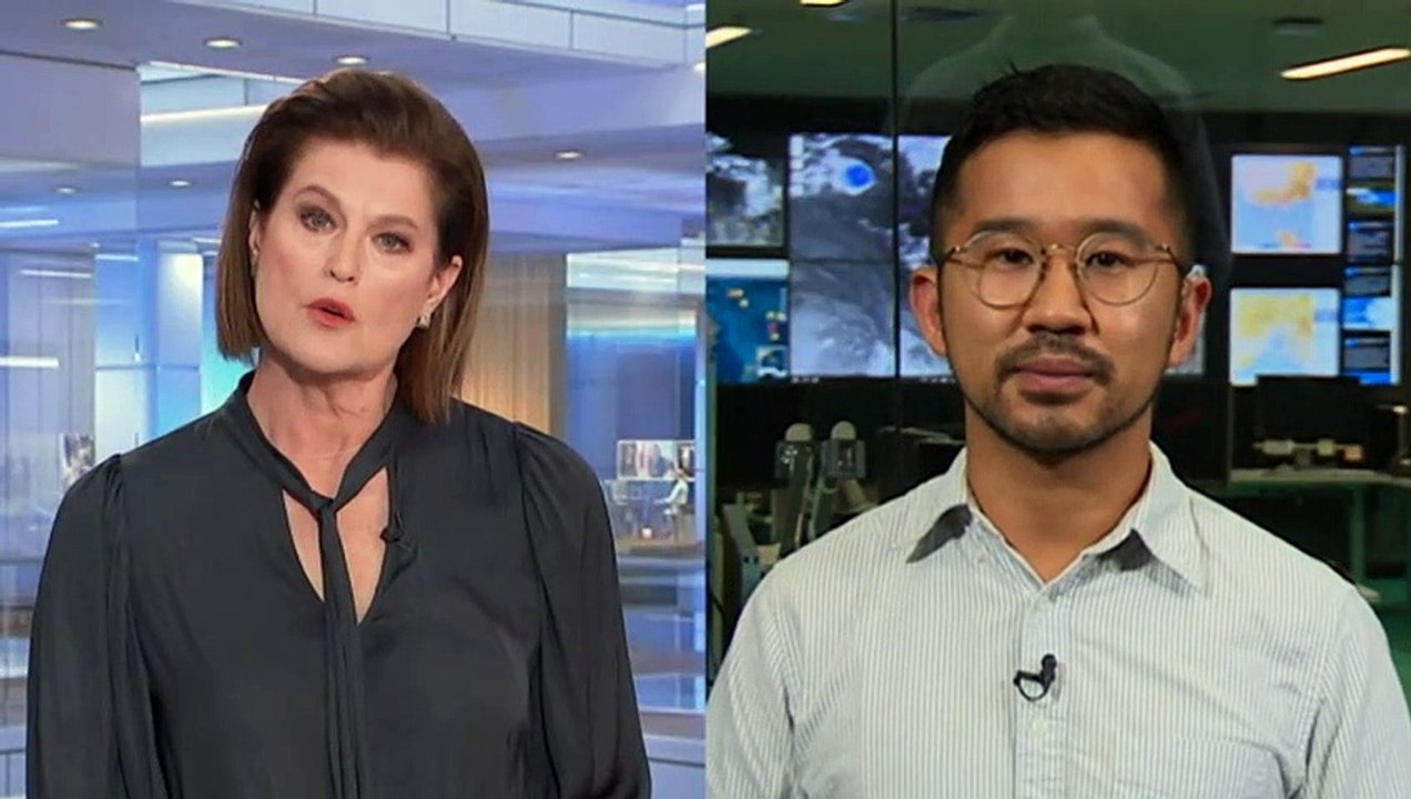 Tropical Cyclone Gabrielle 'speeding up' off Queensland coast as Norfolk Island braces for record winds