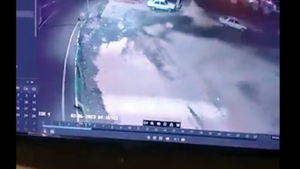 Depremin ilk anı kamerada: Yol yarıldı, arazi dalgalandı