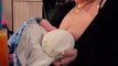 Η Ιωάννα Τούνη θηλάζει τον νεογέννητο γιο της και η κολλητή της, η Αλεξανδράκη την τραβά βίντεο