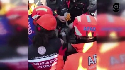 Diyarbakır’da 101 saat sonra anne ve oğlu kurtarıldı: "Bugün güneş Serhat için doğdu"