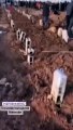 Adıyaman'da deprem kurbanları için toplu mezar kazıldı