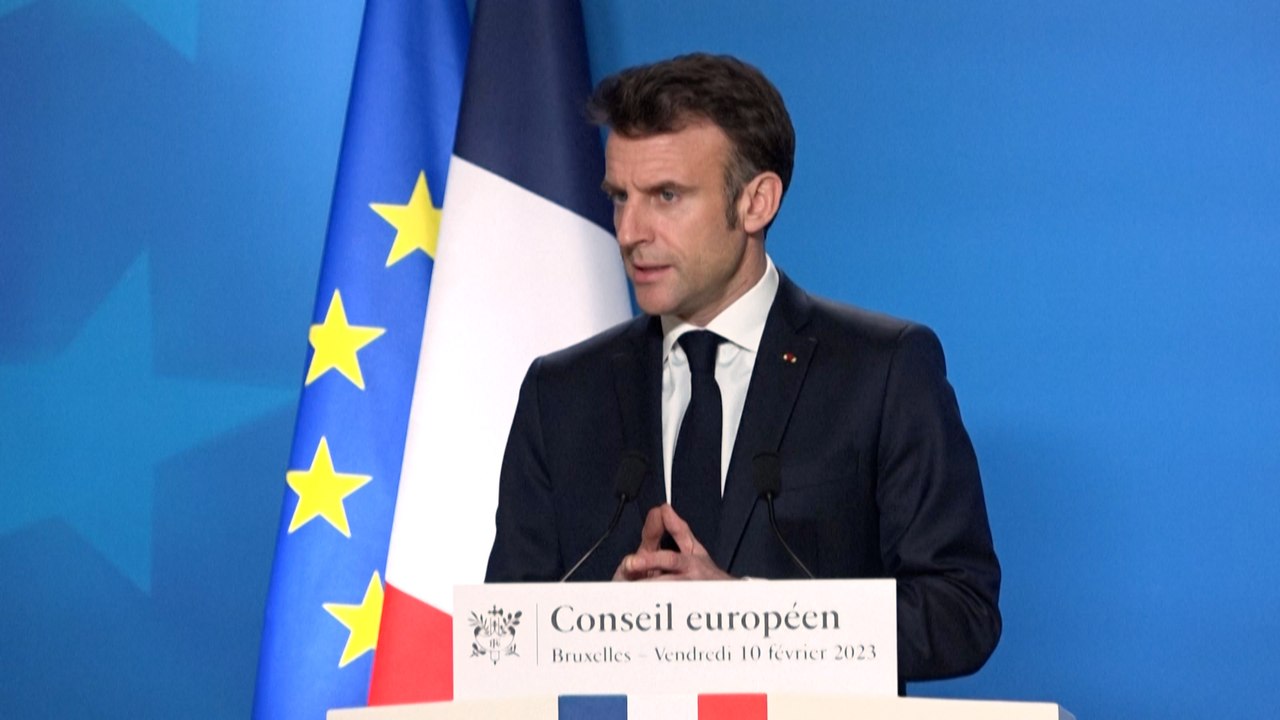 Guerre en Ukraine : des avions de chasse ne peuvent «en aucun cas» être livrés rapidement, estime Macron