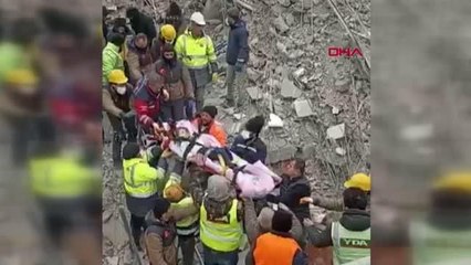 ADIYAMAN'DA 5 YAŞINDAKİ ZEYNEP SAĞ OLARAK ENKAZDAN ÇIKARILDI