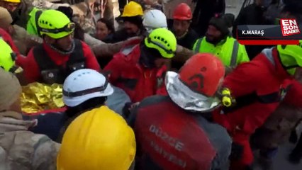 Elbistan'da bir genç depremden 102 saat sonra enkazdan kurtarıldı