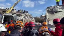 Gaziantep, İslahiye’de depremin 102. saatinde bir kişi enkaz altından çıkarıldı