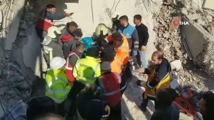 Denizli itfaiyesi, Kahramanmaraş'ta 35 canı enkazın altından kurtardı