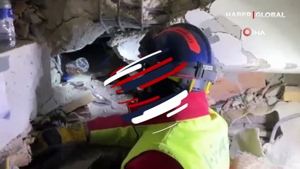 Alman kurtarma ekibinden enkazdaki kadına Türkçe moral! 'Zeynep hanım, Daniel burada korkma'