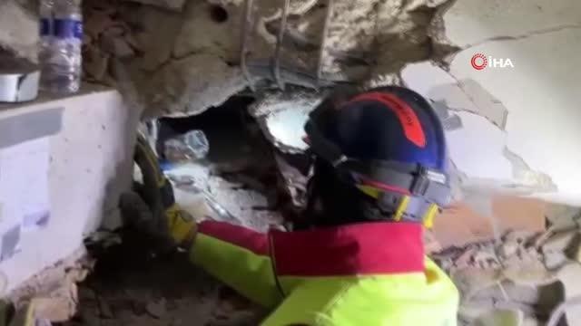 Alman kurtarma görevlisinden enkaz altındaki kadına Türkçe moral: Daniel burada korkma