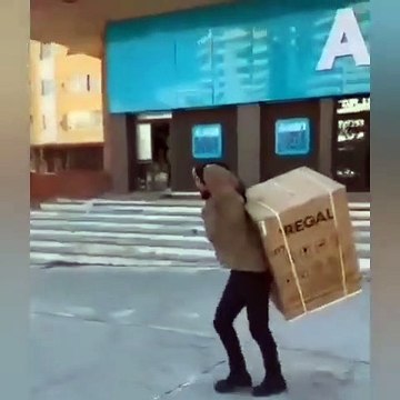 Deprem bölgesinde isyan ettiren görüntüler: Kimi malı, kimi canını götürdü