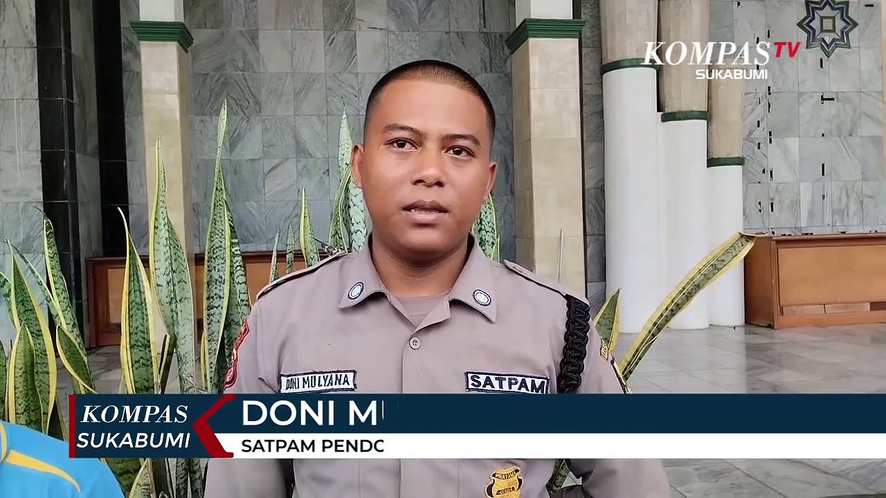 Ular Ukuran 3 Meter Masuk Area Pendopo Sukabumi
