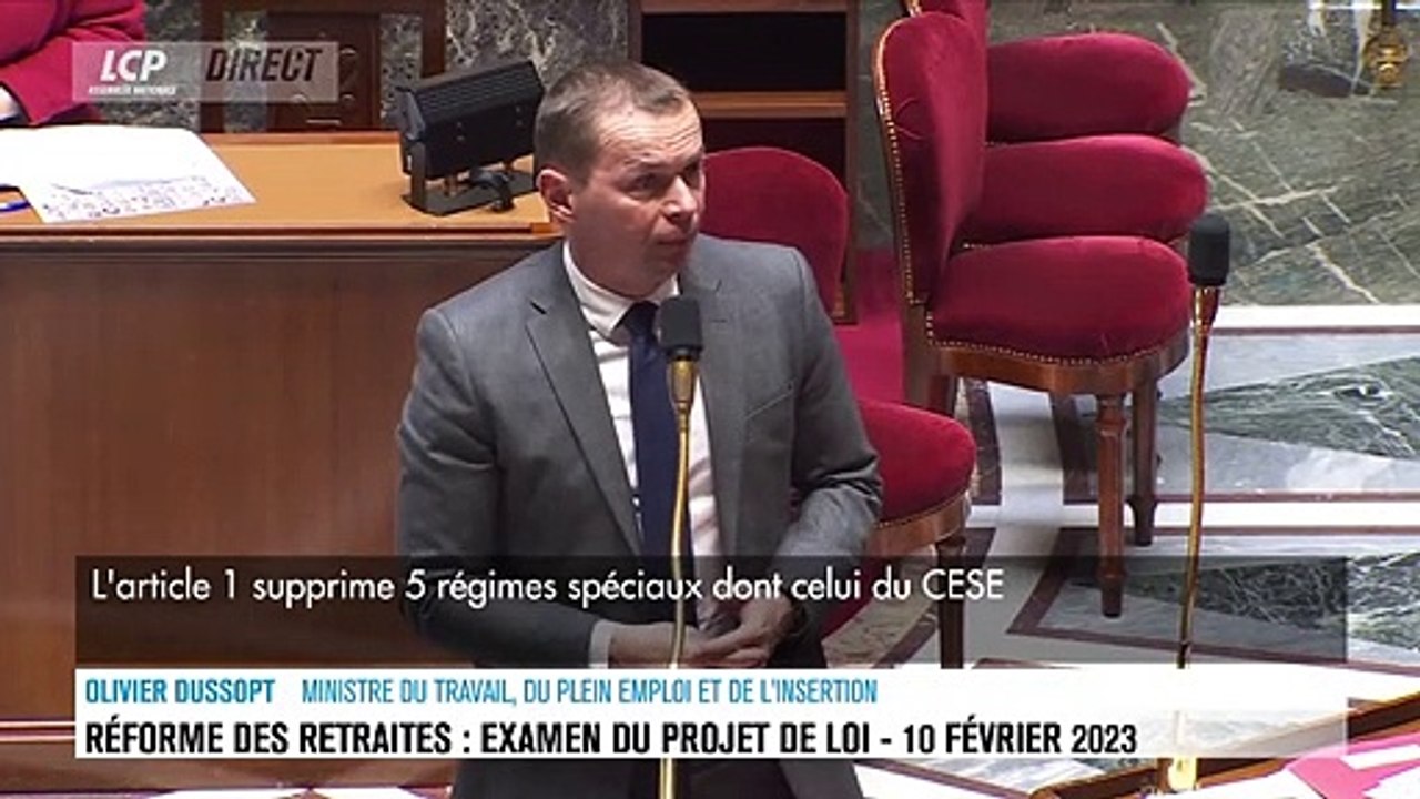 Le ministre du Travail Olivier Dussopt s'emporte contre un député La France insoumise à l'Assemblée nationale après l'image d'un ballon à son effigie: ""Vous aussi vous voulez ma tête?" - VIDEO