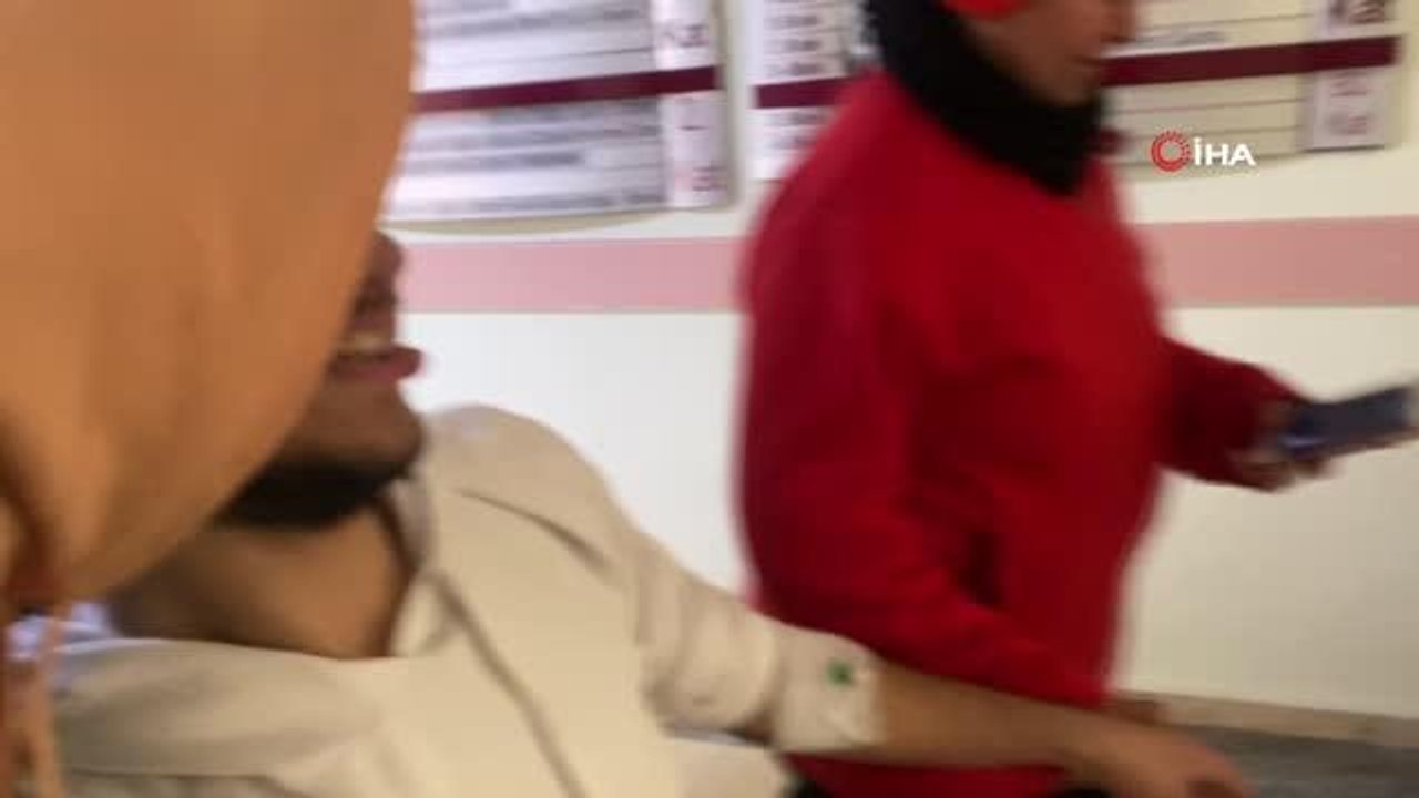 İdrarını içip annesinin çiçeklerini yiyerek hayatta kalmıştı...17 yaşındaki Adnan enkaz altındaki 94 saati İHA'ya anlattı